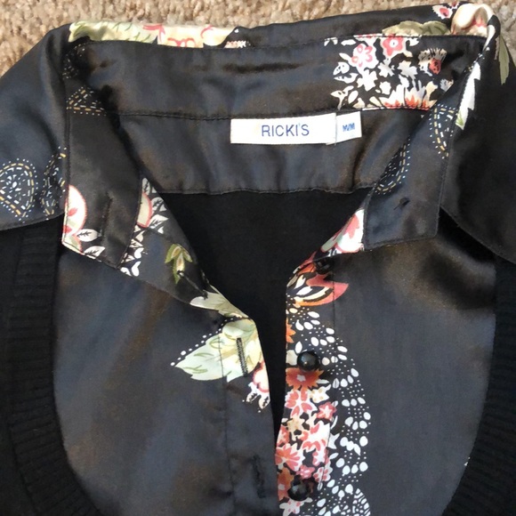Rickis Floral Button Up Satin Sweater Vest Blouse Size M - Picture 4 of 4